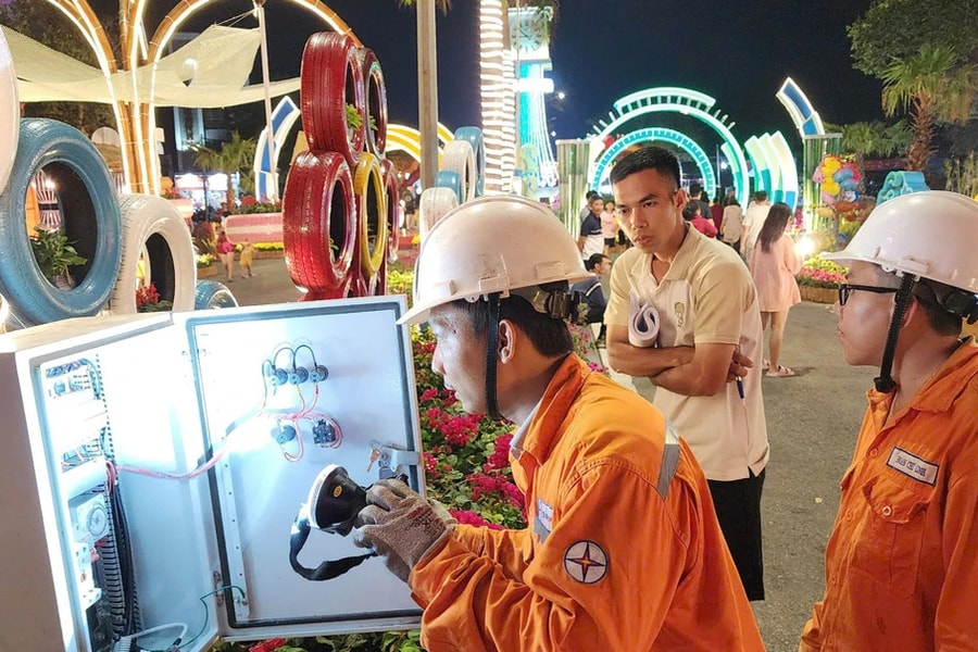 Điện lực miền Nam ứng trực 24/24h, bảo đảm điện Tết Ất Tỵ 