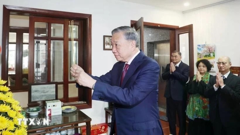Tổng Bí thư Tô Lâm dâng hương tưởng niệm Thủ tướng Phạm Văn Đồng