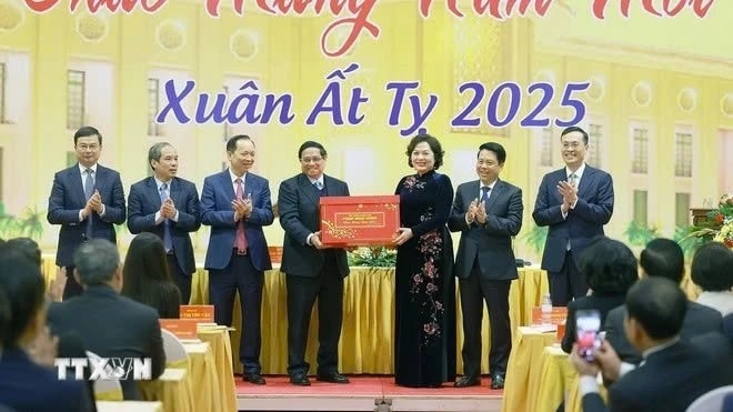 Thủ tướng Phạm Minh Chính chúc mừng năm mới 2025 và giao nhiệm vụ cho ngành Ngân hàng
