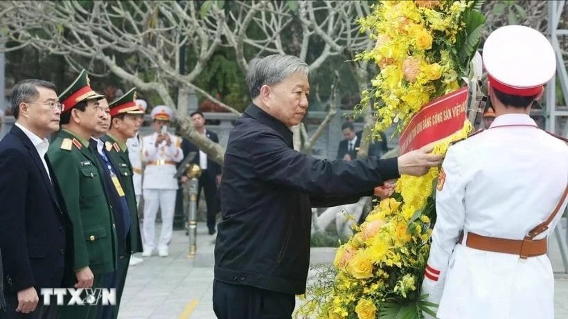 Tổng Bí thư Tô Lâm dâng hương tưởng nhớ và tri ân các Anh hùng liệt sỹ
