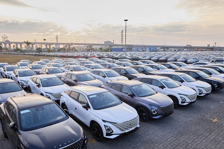 Nhập khẩu gần 4.000 xe ô tô trong nửa đầu tháng 1