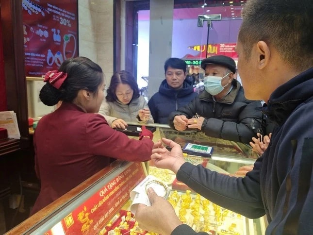 Giá vàng trong nước tiếp tục tăng trước ngày vía Thần tài