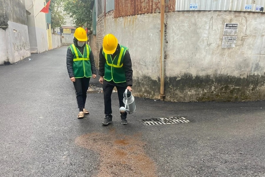 Đơn vị thi công đường liên thôn khắc phục sự cố sau phản ánh của Báo Đại biểu Nhân dân