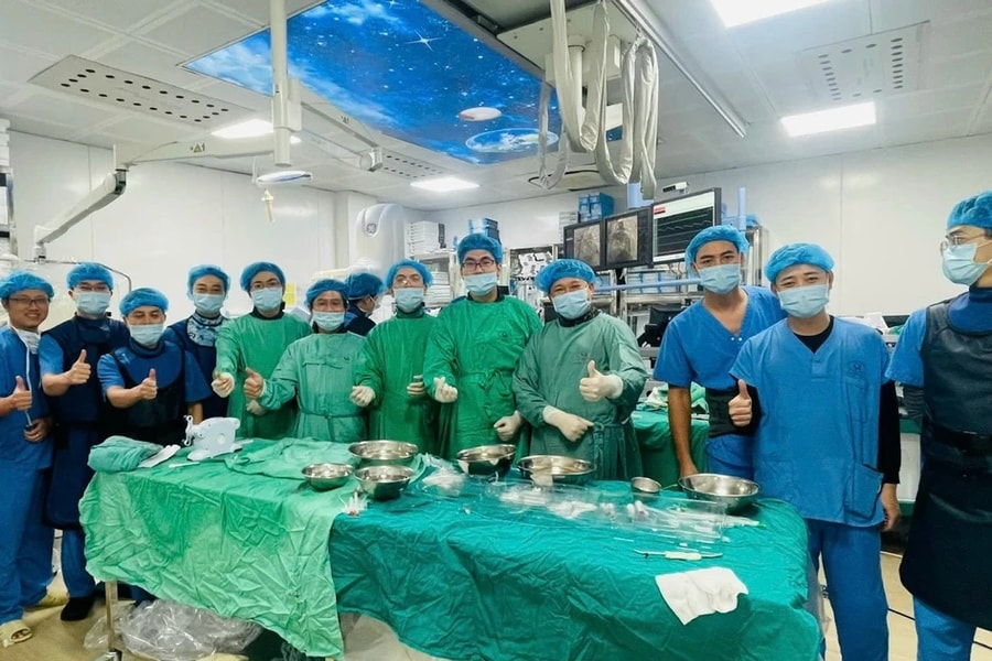 Việt Nam lần đầu thực hiện thành công ca thay van động mạch phổi qua đường tĩnh mạch ở cổ 