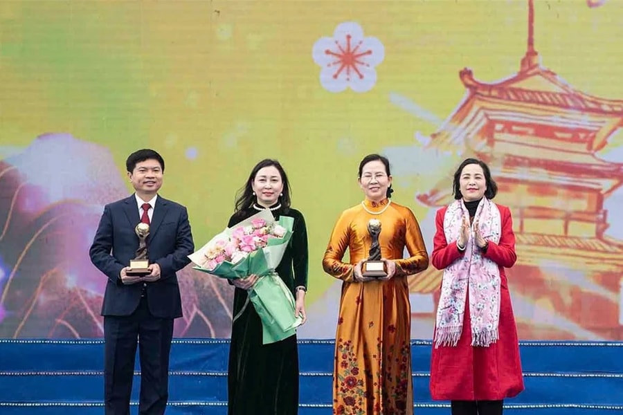 Phó Chủ tịch Quốc hội Nguyễn Thị Thanh dự lễ khai hội Xuân Tam Chúc