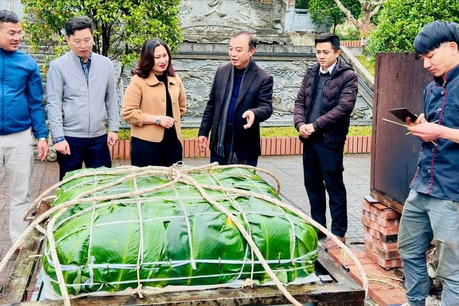 Hà Tĩnh: Người dân gói bánh chưng 300kg cung tiến Đại danh y Hải Thượng Lãn Ông Lê Hữu Trác