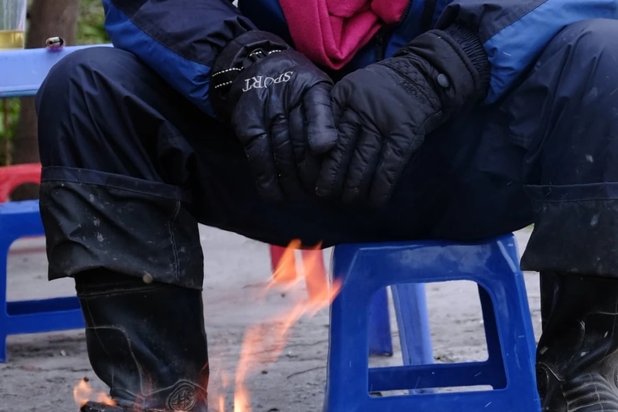 Bộ phận cơ thể nào của người lao động ngoài trời rét cần giữ ấm?