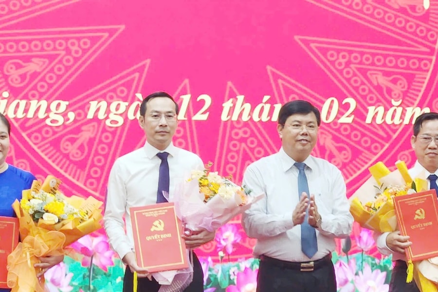 Kiên Giang: Công bố các quyết định về tổ chức bộ máy và cán bộ