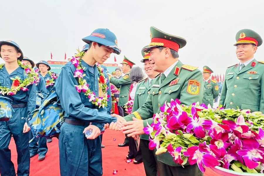 Hơn 2.190 thanh niên ưu tú Quảng Ninh lên đường nhập ngũ
