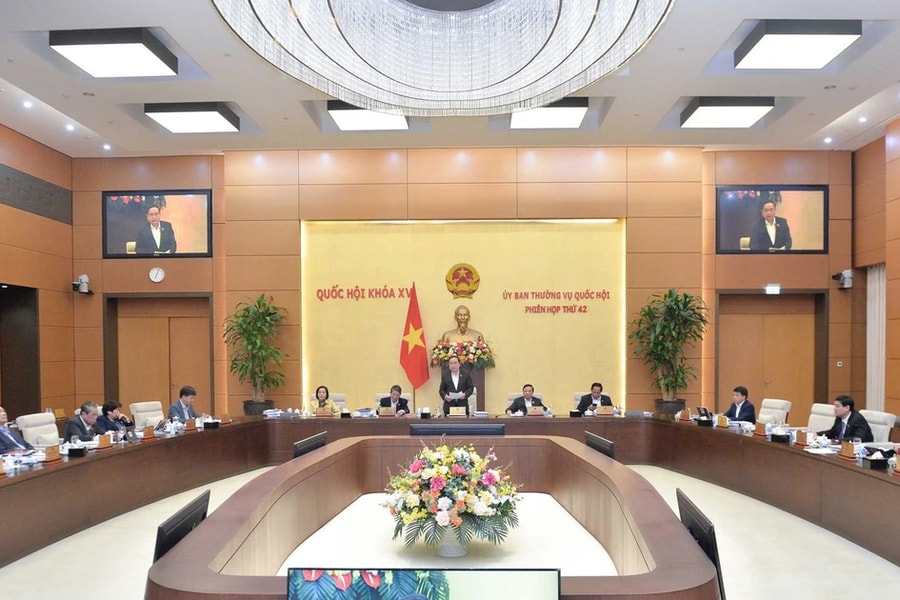 NGHỊ QUYẾT Về việc tăng thêm số lượng Thứ trưởng, Phó Thủ trưởng cơ quan ngang Bộ