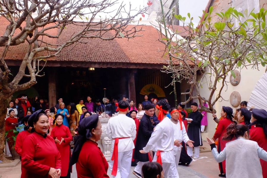 Tạo sức sống mới cho các ngôi đình trong phố