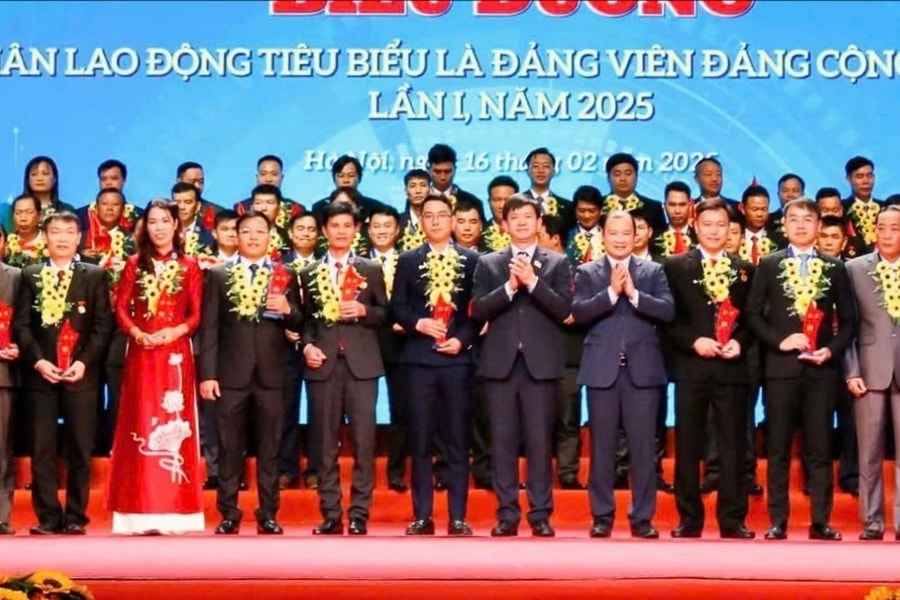 2 đảng viên thuộc EVN được vinh danh "Gương sáng công nhân tiền phong"