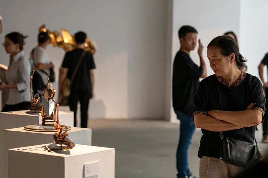 Bài 2: Thách thức bên ngoài xưởng nghệ sĩ