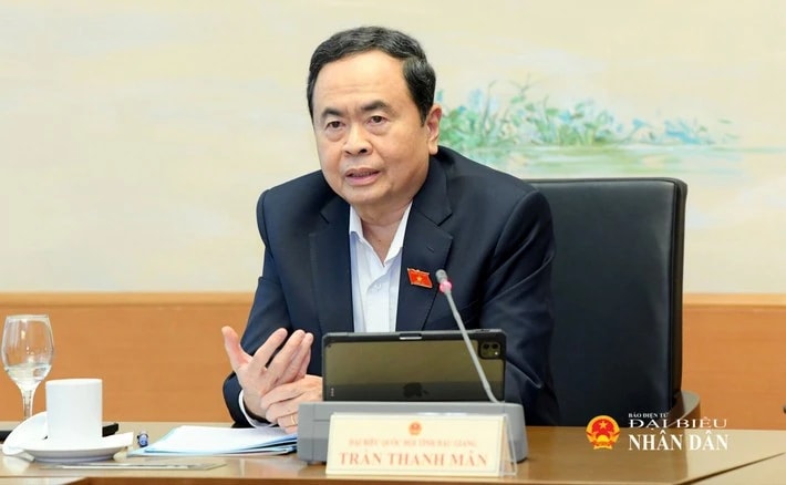 Chủ tịch Quốc hội Trần Thanh Mẫn ký ban hành các Nghị quyết vừa được Quốc hội thông qua tại Kỳ họp bất thường lần thứ Chín