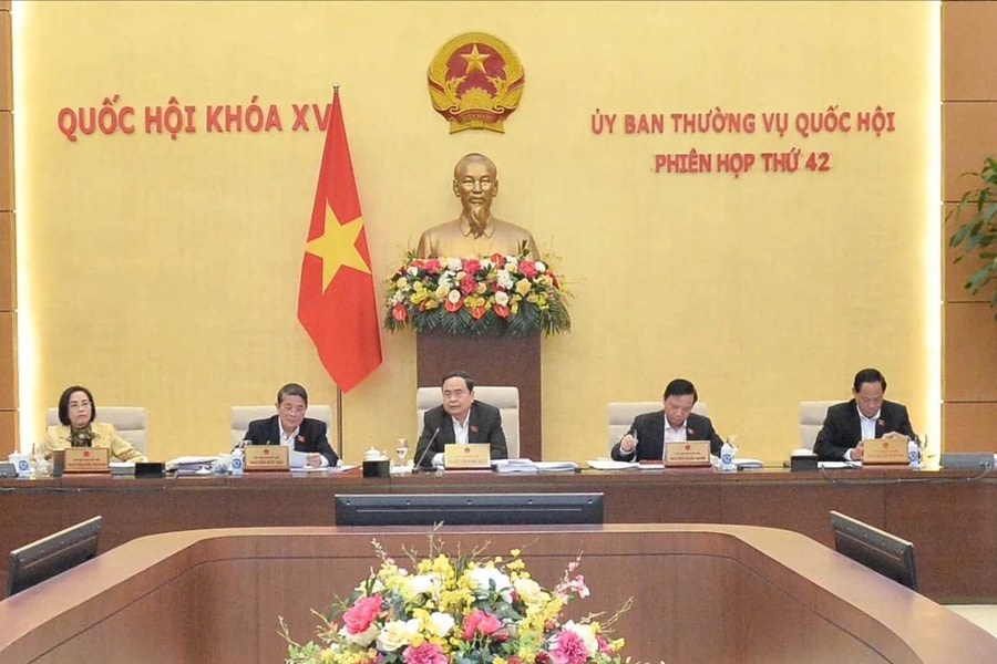 NGHỊ QUYẾT Về số lượng Phó Chủ nhiệm, Ủy viên là đại biểu Quốc hội hoạt động chuyên trách tại Ủy ban Công tác đại biểu và Ủy viên là đại biểu Quốc hội hoạt động kiêm nhiệm của Ủy ban Công tác đại biểu của Quốc hội khóa XV