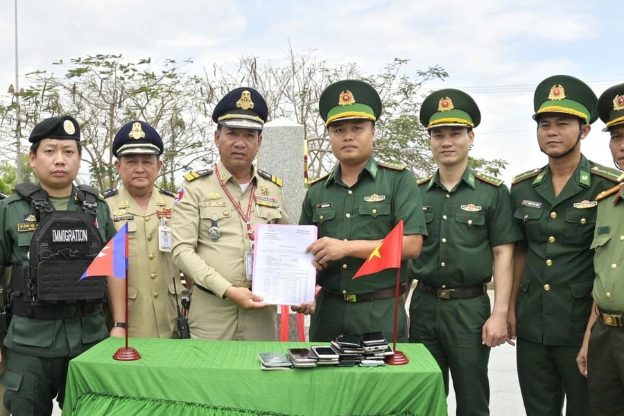 Tiếp nhận 40 công dân Việt Nam do phía Campuchia trao trả