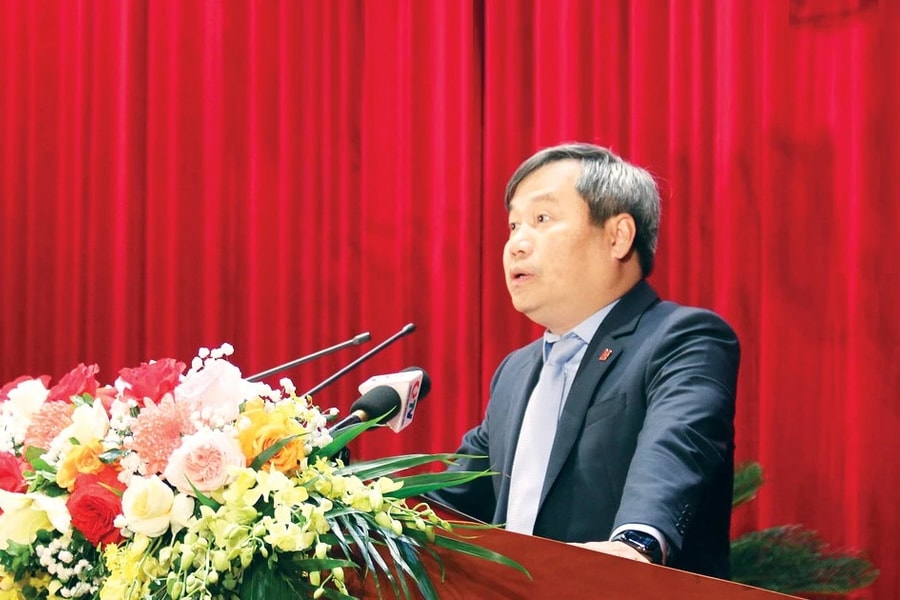 Bố trí đội ngũ cán bộ đủ phẩm chất, năng lực để thực hiện các nhiệm vụ, giải pháp đề ra