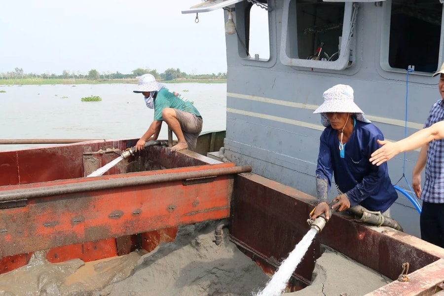 Vượt qua khó khăn, đưa cát từ sông Tiền về phục vụ Dự án Đường Vành đai 3 TP. Hồ Chí Minh