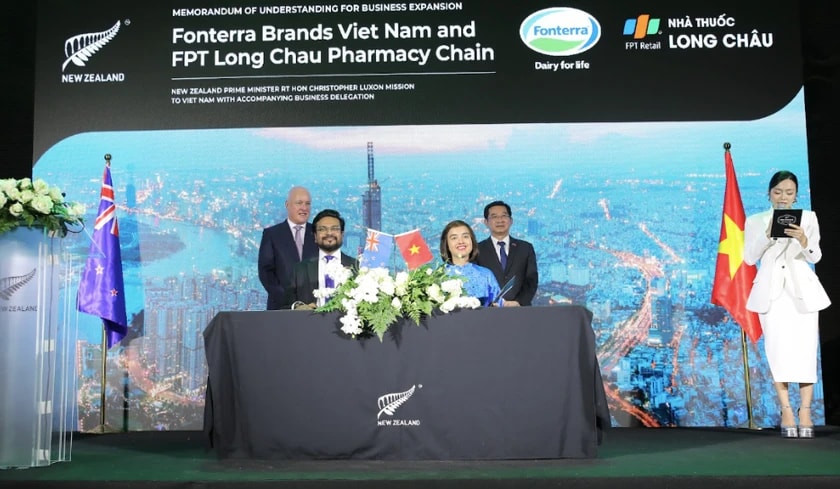 Thủ tướng New Zealand và lãnh đạo TP. Hồ Chí Minh chứng kiến lễ ký kết hợp tác chiến lược giữa FPT Long Châu và Anlene