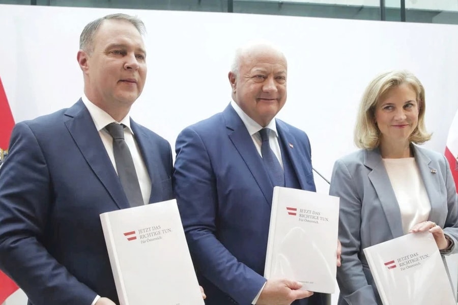 Áo thành lập chính phủ liên minh 3 đảng đầu tiên trong lịch sử