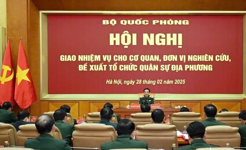 Xây dựng phương án tổ chức quân sự địa phương