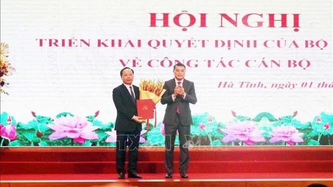 Công bố quyết định của Bộ Chính trị bổ nhiệm tân Bí thư Tỉnh ủy Hà Tĩnh