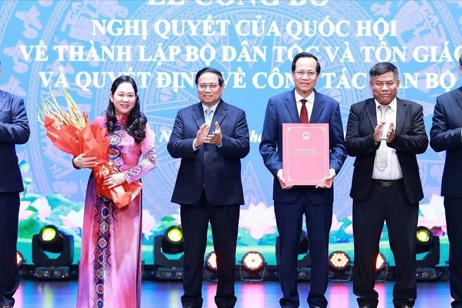 Thủ tướng Phạm Minh Chính dự Lễ công bố Nghị quyết của Quốc hội về thành lập Bộ Dân tộc và Tôn giáo