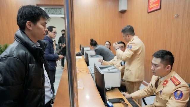 Nộp “phạt nguội” thế nào khi không tổ chức công an cấp huyện?