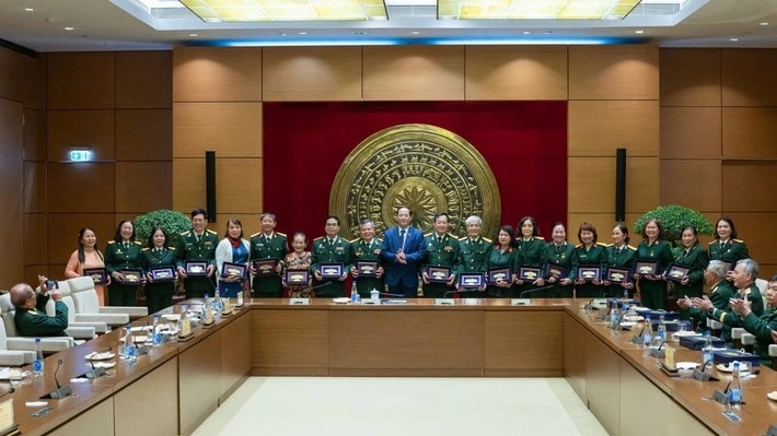 Tiếp tục giữ vững bản lĩnh chính trị, đạo đức cách mạng, phát huy truyền thống “Bộ đội Cụ Hồ”