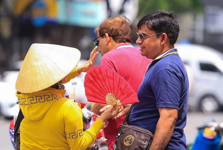 TP. Hồ Chí Minh: Xử lý tình trạng lang thang, xin ăn, bán hàng rong gây phiền hà du khách