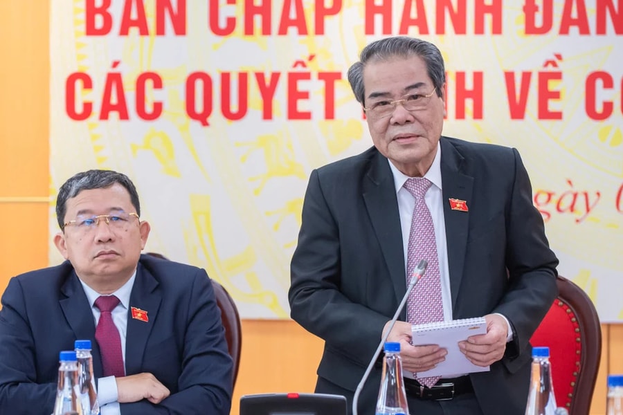 Ban Chấp hành Đảng ủy Ủy ban Dân nguyện và Giám sát công bố các quyết định về công tác tổ chức, cán bộ