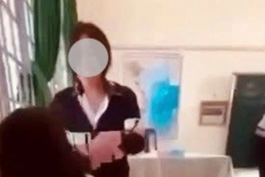 Đắk Lắk: Nữ sinh lớp 10 đánh bạn, mang chích điện ra doạ