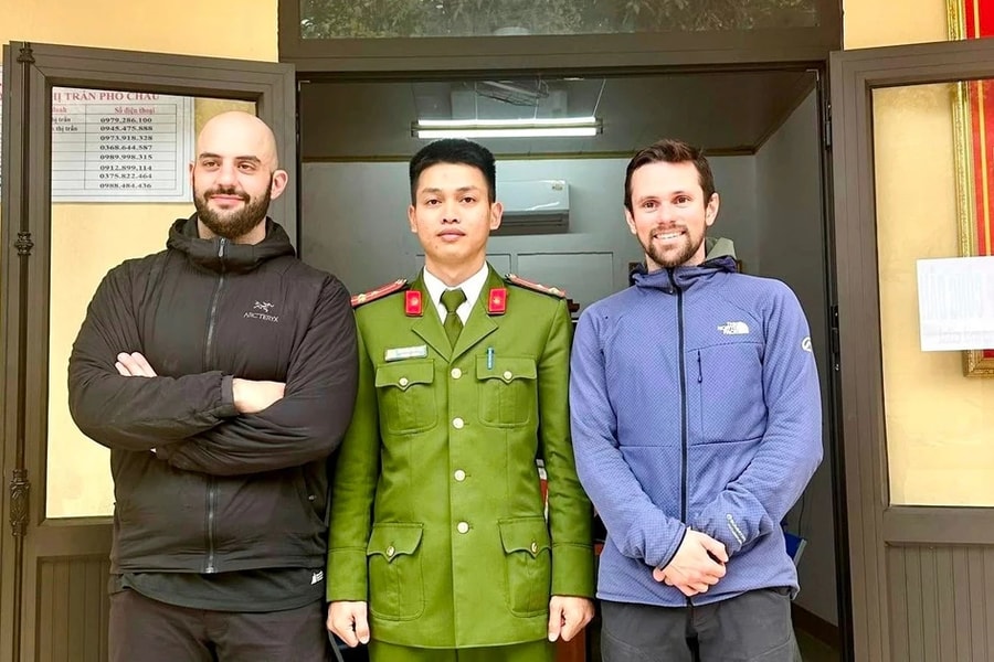 Công an Hà Tĩnh phối hợp trao trả tài sản bị rơi cho người nước ngoài 