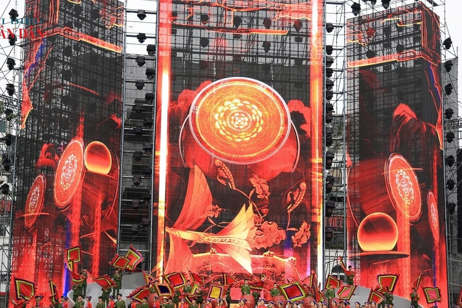 Ấn tượng lễ khai mạc chương trình “Vinh quang Công an nhân dân Việt Nam” 