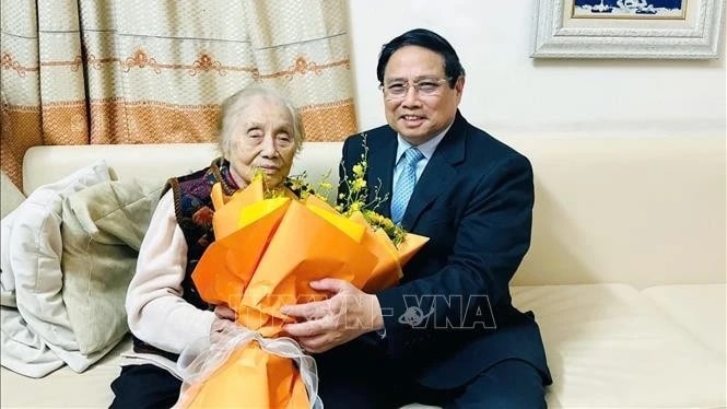 Thủ tướng Phạm Minh Chính thăm nguyên Phó Chủ tịch nước Nguyễn Thị Bình