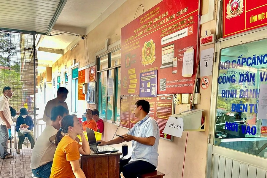 Công an tỉnh Bình Dương tăng cường thêm điểm tiếp nhận, giải quyết thủ tục cấp Căn cước, định danh điện tử