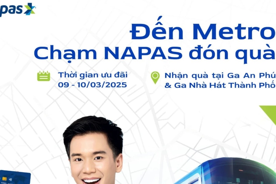 Chủ thẻ Napas đi Metro "xé túi mù" nhận quà tặng bất ngờ
