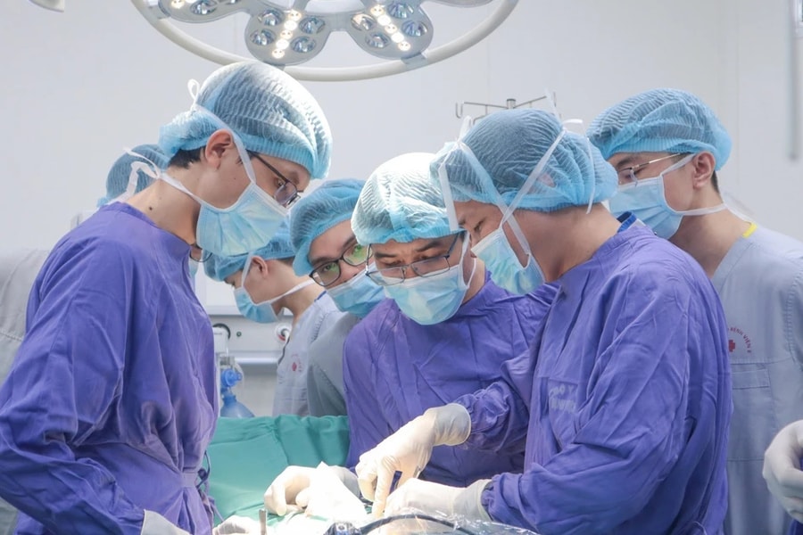 Áp lực học tập, nữ sinh 15 tuổi nhập viện cấp cứu vì thủng hành tá tràng