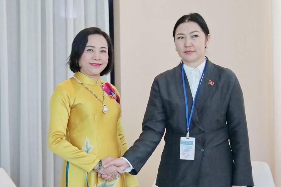 Phó Chủ tịch Quốc hội Nguyễn Thị Thanh gặp Phó Chủ tịch Quốc hội Kyrgyzstan