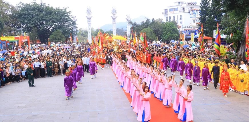 Khơi dậy sức mạnh đại đoàn kết dân tộc, hướng về nguồn cội