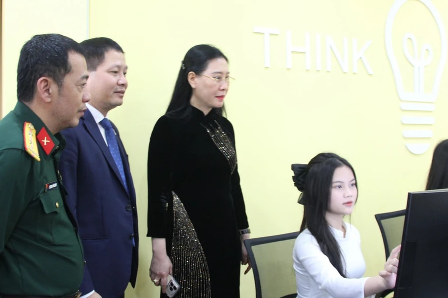 Quảng Ngãi khánh thành thư viện số Ba Tơ hiện đại