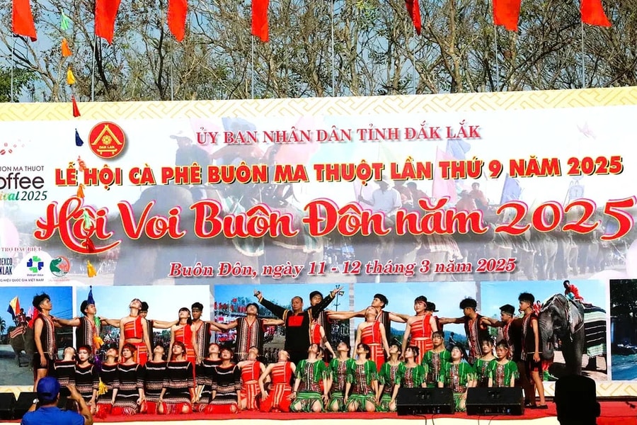 Hội voi Buôn Đôn tôn vinh văn hóa, hướng đến du lịch thân thiện