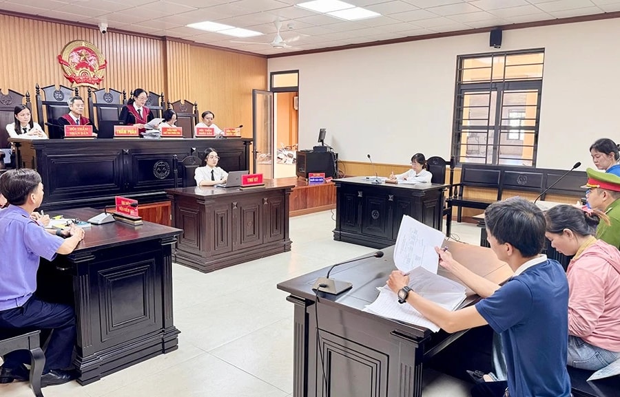 Nhân viên ngân hàng lừa đảo chiếm đoạt hơn 1,2 tỷ đồng bị phạt 11 năm tù