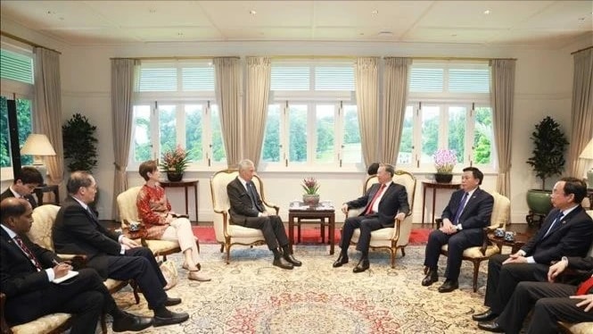 Tổng Bí thư Tô Lâm gặp nguyên Thủ tướng Singapore, Bộ trưởng cao cấp Lý Hiển Long