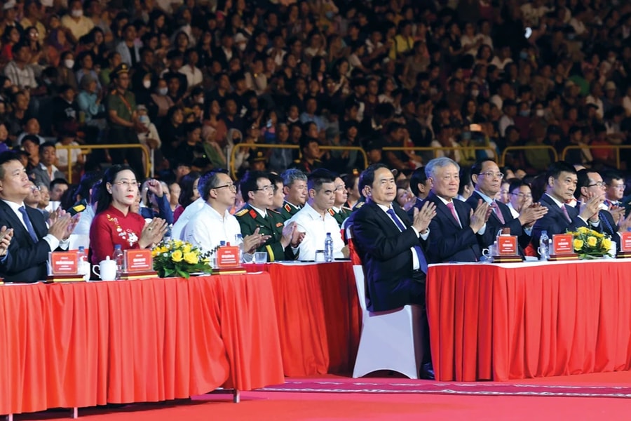 Chủ tịch Quốc hội Trần Thanh Mẫn dự Lễ kỷ niệm 80 năm Khởi nghĩa Ba Tơ và 50 năm Giải phóng tỉnh Quảng Ngãi 