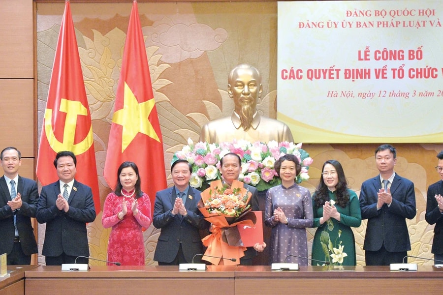 Phó Chủ tịch Quốc hội Nguyễn Khắc Định dự Lễ công bố các quyết định về tổ chức, cán bộ của Ban Chấp hành Đảng bộ Ủy ban Pháp luật và Tư pháp