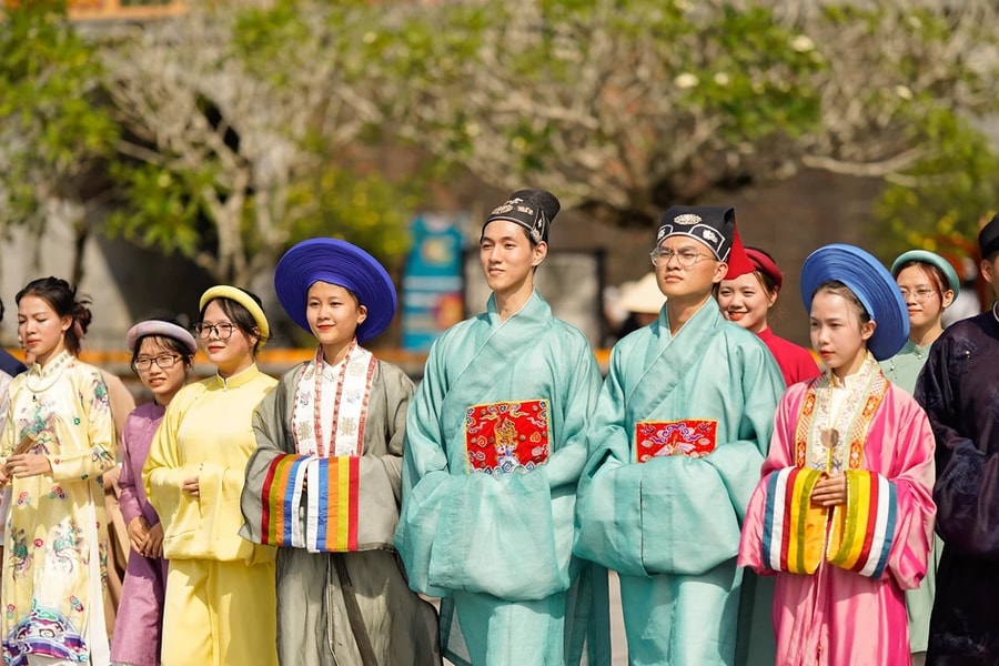 Chuỗi hội thảo, quảng diễn, trình diễn tôn vinh áo dài Huế