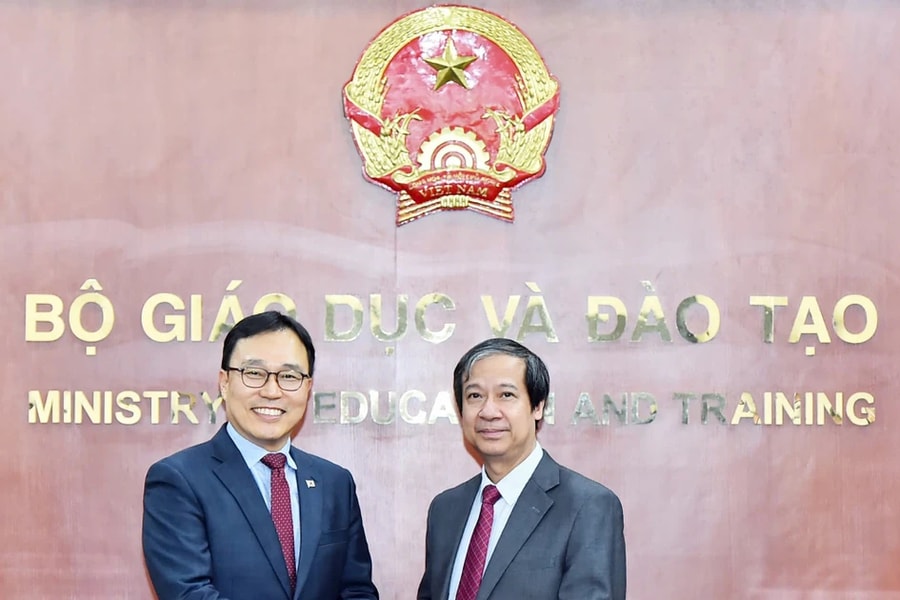 Bộ GD-ĐT đề nghị Hàn Quốc hỗ trợ trong việc biên soạn sách giáo khoa dạy tiếng Hàn