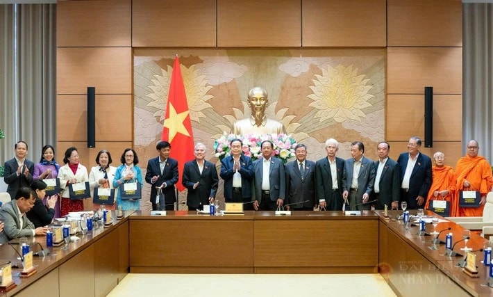 Chủ tịch Quốc hội Trần Thanh Mẫn gặp mặt Đoàn đại biểu Quốc hội tỉnh Sóc Trăng