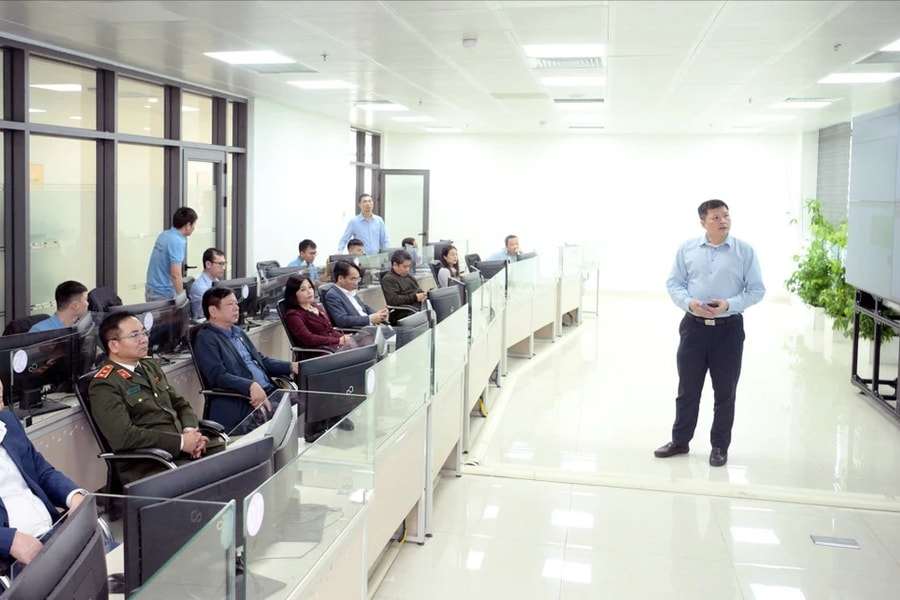 Đoàn khảo sát của Ủy ban Quốc phòng, An ninh và Đối ngoại làm việc với Bộ Tư lệnh 86 và Bảo hiểm Xã hội Việt Nam